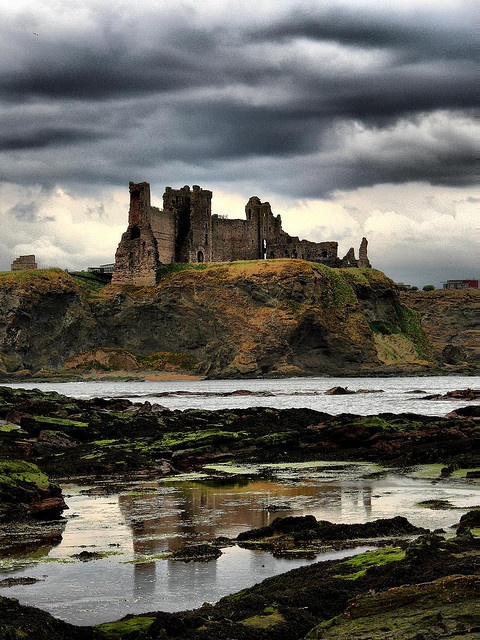 tantallon-castle-scotland-castle-in-the-clouds